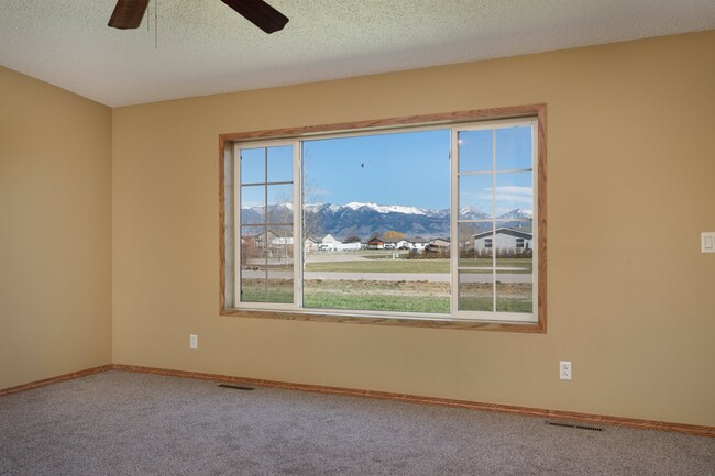 Building Photo - 415 Tracy Ann Dr