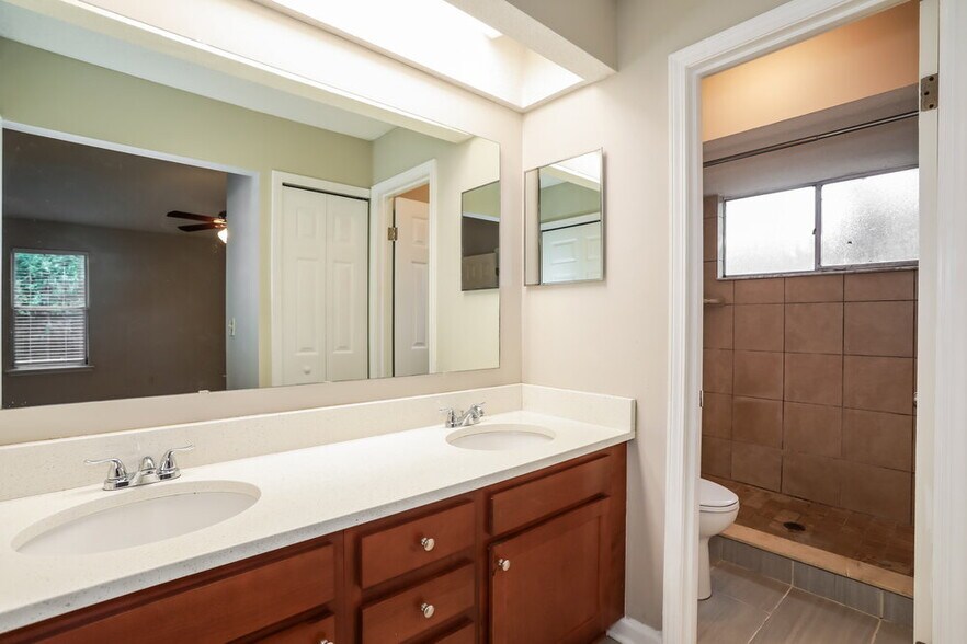 Building Photo - 8228 Honeysuckle Ln