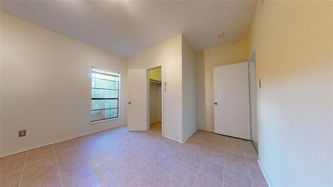 Building Photo - 9707 Richmond Ave