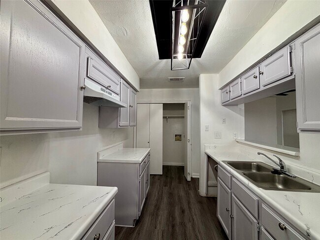 Building Photo - 8299 Cambridge St