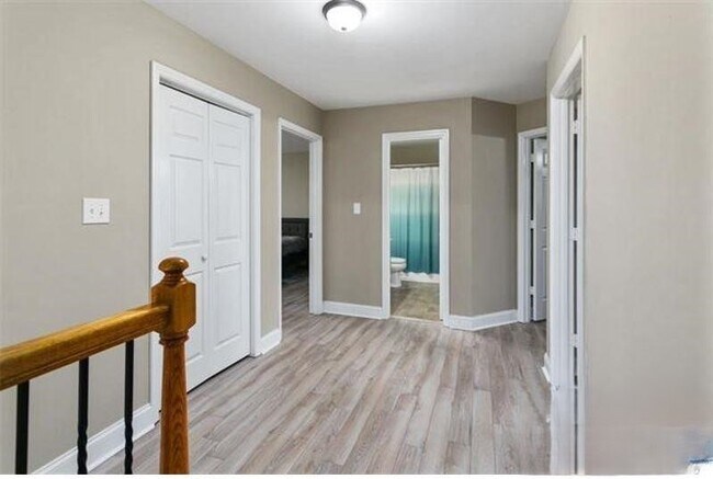 Building Photo - 486 Sussex Dr SW