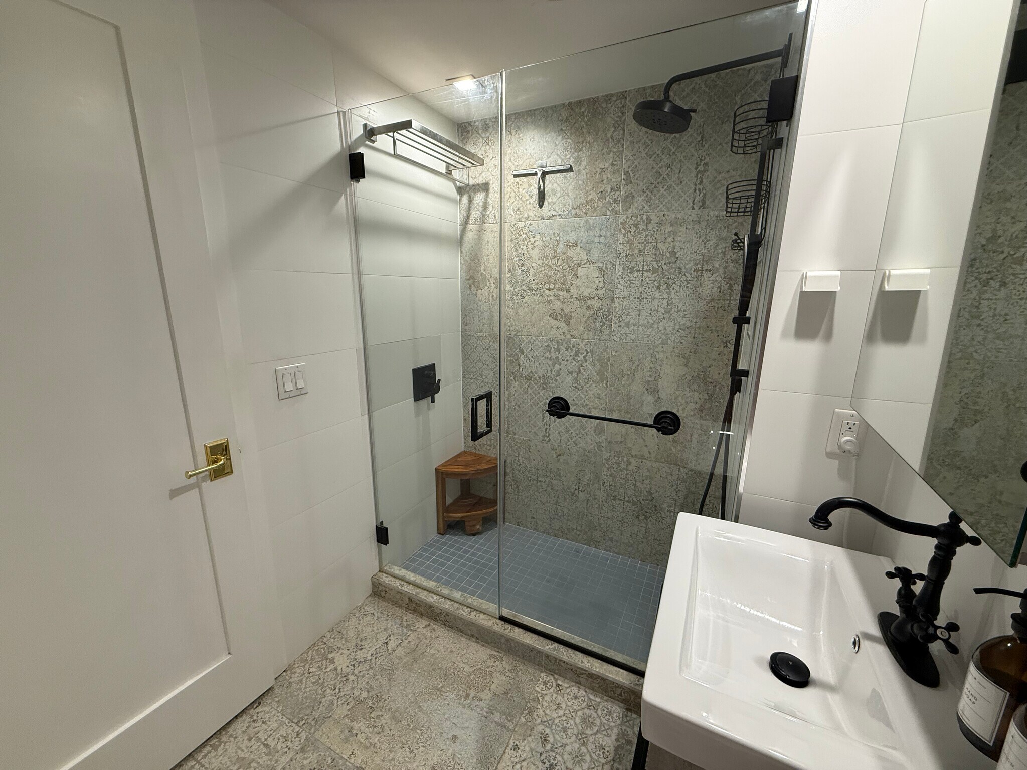 Building Photo - 44 Box St