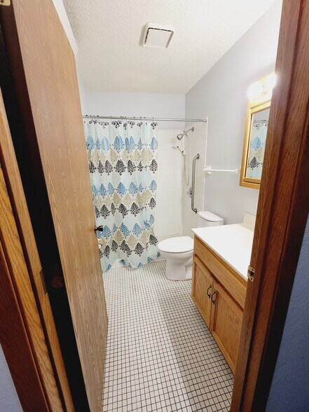 Building Photo - 102 4th St E