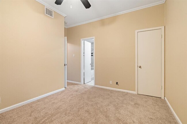 Building Photo - 505 Bellevue Pl
