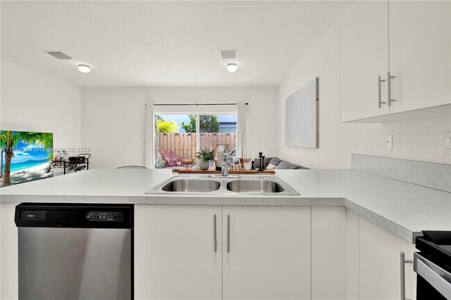 Building Photo - 359 NW 12th Ave