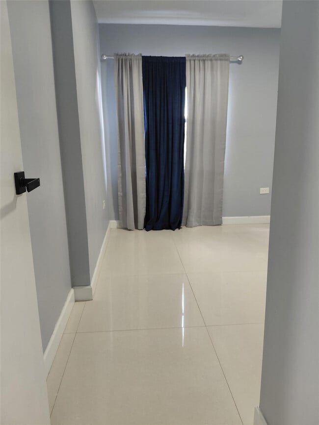 Building Photo - 8350 N Missionwood Cir