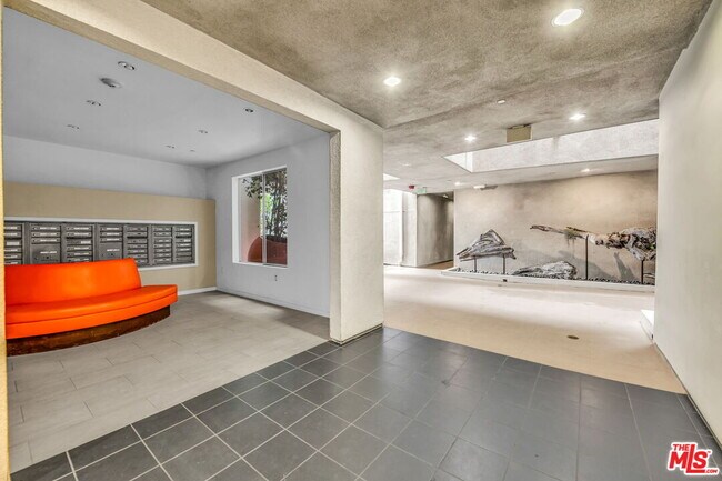 Building Photo - 4211 Redwood Ave