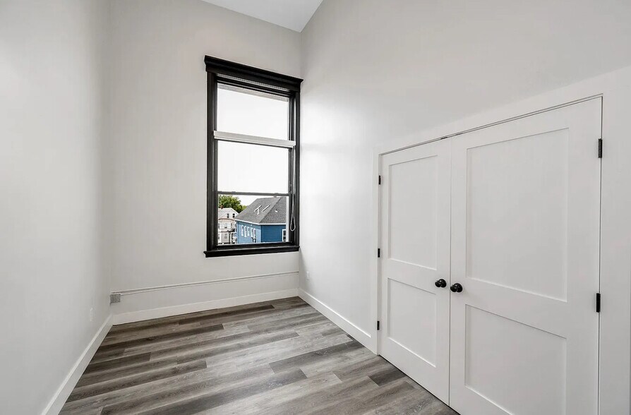 Building Photo - 72 Boisvert St