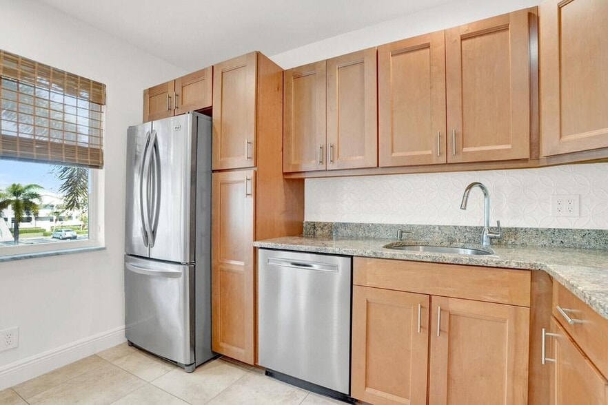 Building Photo - 32 Colonial Club Dr