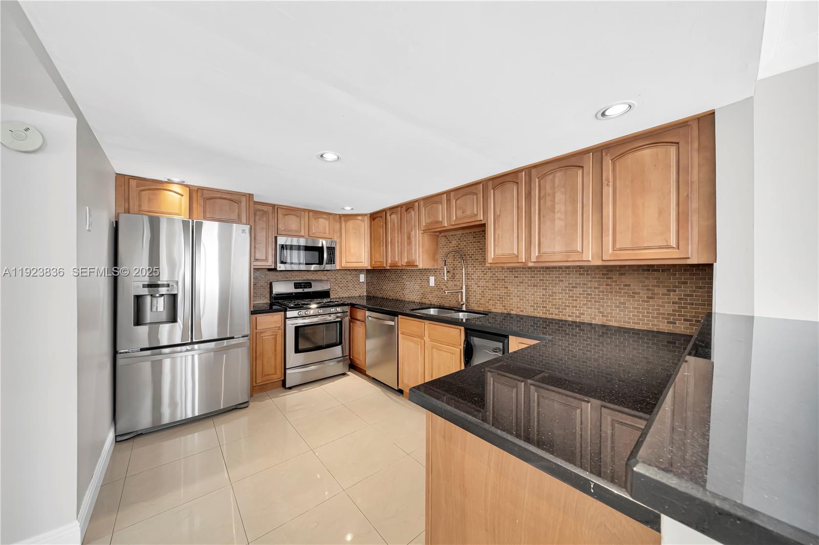 Building Photo - 6864 SW 114th Pl