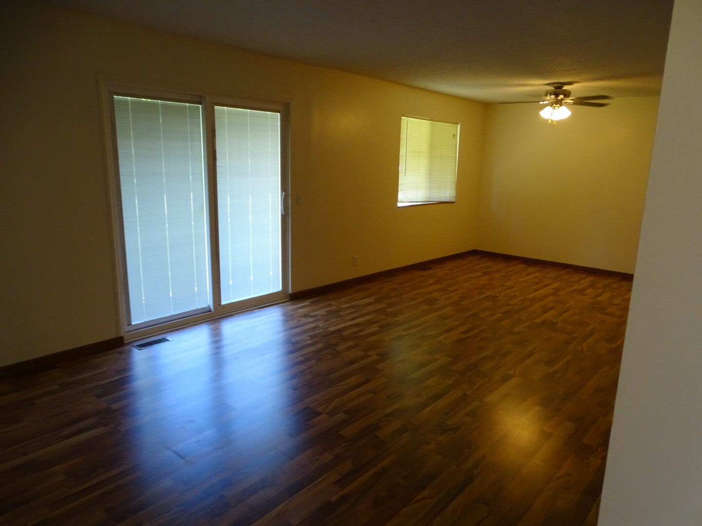 Living area - 1405 Moreland St