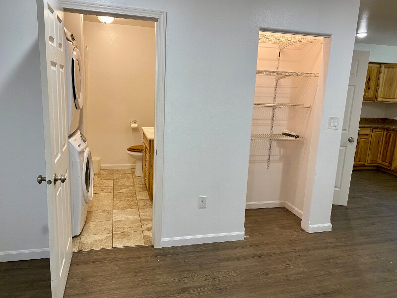 Building Photo - 305 Sarah St