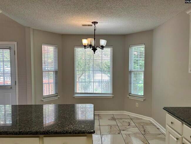 Building Photo - 405 Beech Glen Dr
