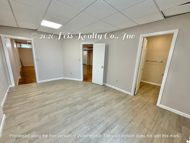 Building Photo - 7 E Main St