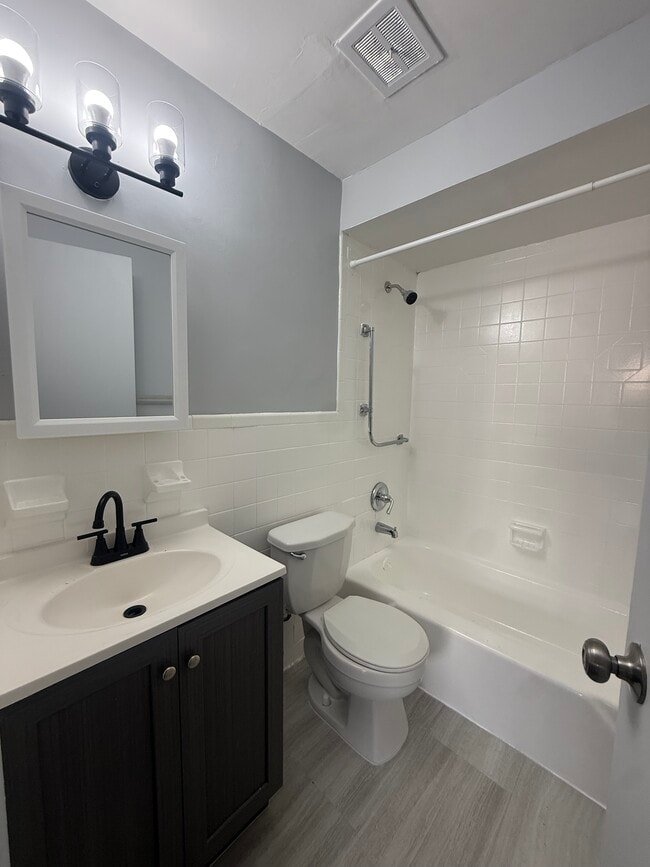 Building Photo - 2969 Four Towers Dr