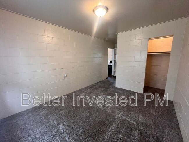 Building Photo - 560 Talmage Rd