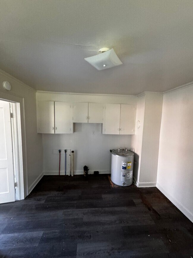 Building Photo - Single Family 2 Bed / 1 Bath (Deep Cleaning July 10, 2026)