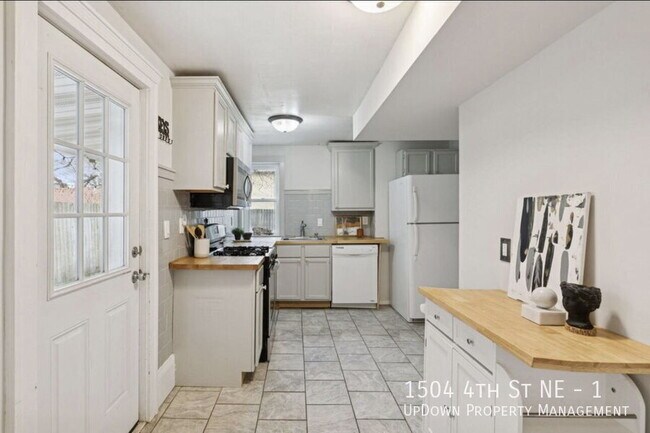 Building Photo - 1504 4th St NE