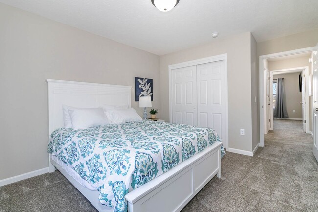 Building Photo - Fully Furnished Short-term rental Includes...