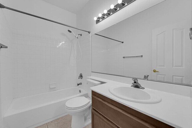 Building Photo - 3 Bedrooms, 2 Bathroom single story home i...