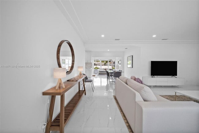 Building Photo - 1625 Hollywood Blvd