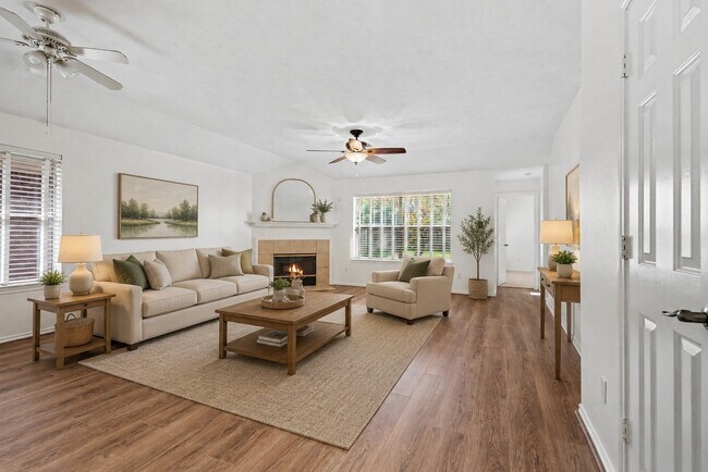 Building Photo - 15403 Court Green Trail