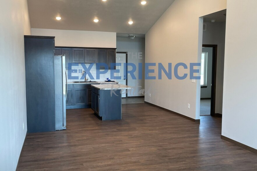 Building Photo - 5413 S Huntwood Ave