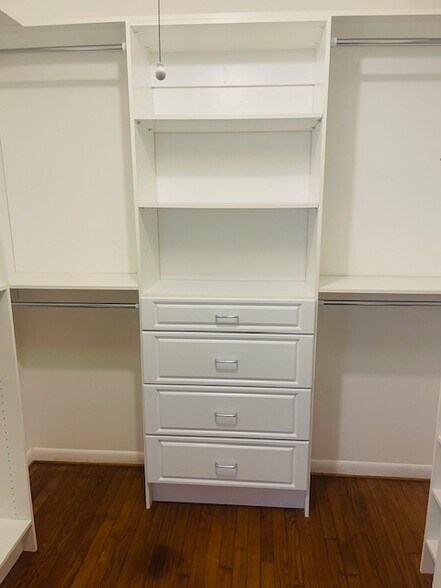 Building Photo - 401 E 56th St