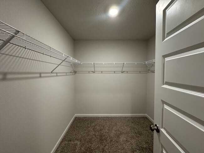 Building Photo - 4 bedroom 2 bath home in the Woodlands Subdivision in Milton, FL!