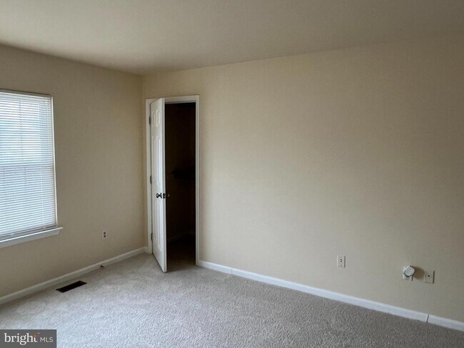 Building Photo - 874 Waterford Dr