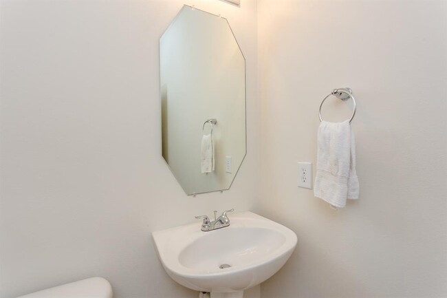 Building Photo - 138 E Spindle Tree Cir