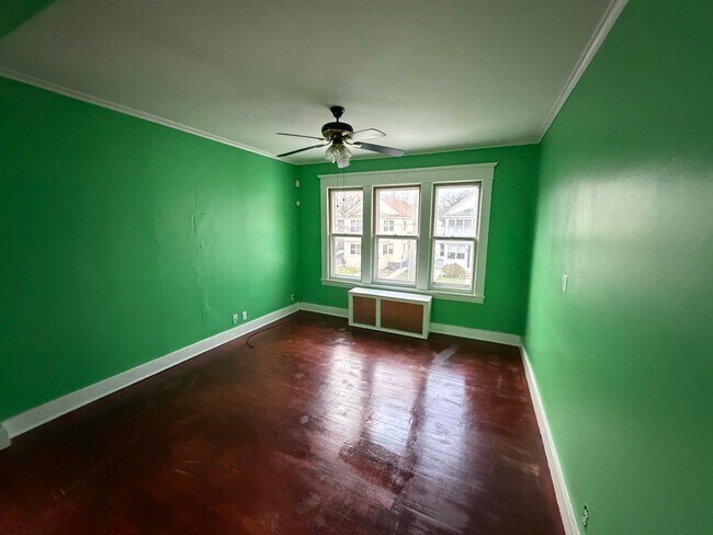 Building Photo - 3 Bedroom 1 Bath