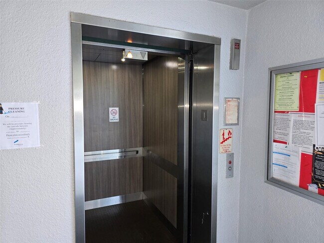 Building Photo - 13250 SW 4th Ct