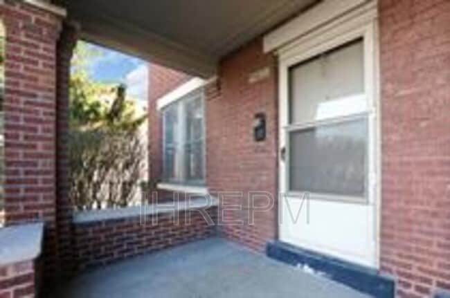Building Photo - 1259 E Livingston Ave