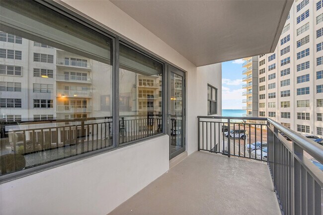 Building Photo - 3800 Galt Ocean Dr