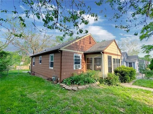 Building Photo - 5807 Olive St