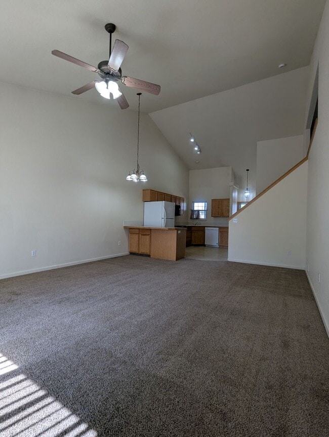Building Photo - AWESOME 3-BDRM, 3-BATH, 4-LEVEL HOME AVAILABLE FOR IMMEDIATE OCCUPANCY IN