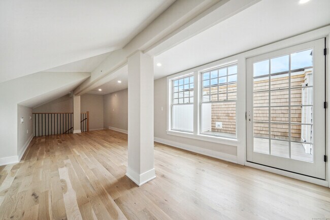 Building Photo - 8 Husted Ln