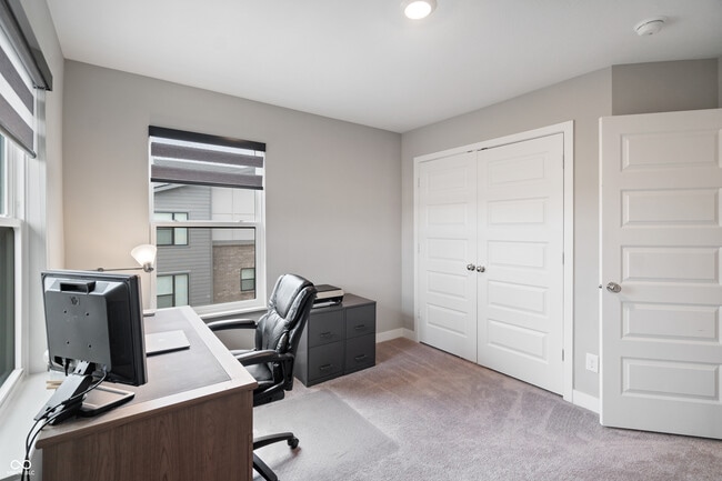 Building Photo - 661 Golborne St