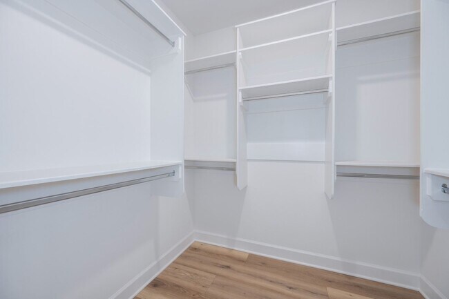 Building Photo - FOR LEASE - NEW BUILD TOWNHOME LOCATED IN ...