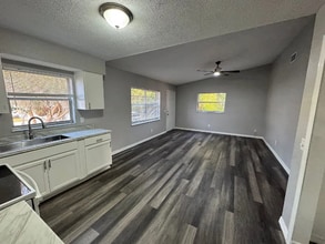 Building Photo - 485 N Briar Creek Point