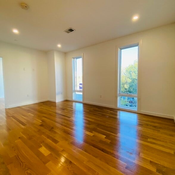 Building Photo - 49 Rogers St