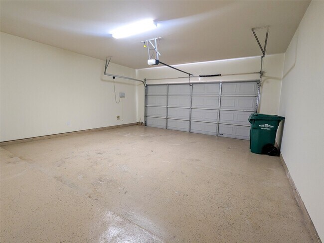 Building Photo - 6223 Summerfield Glade Ln