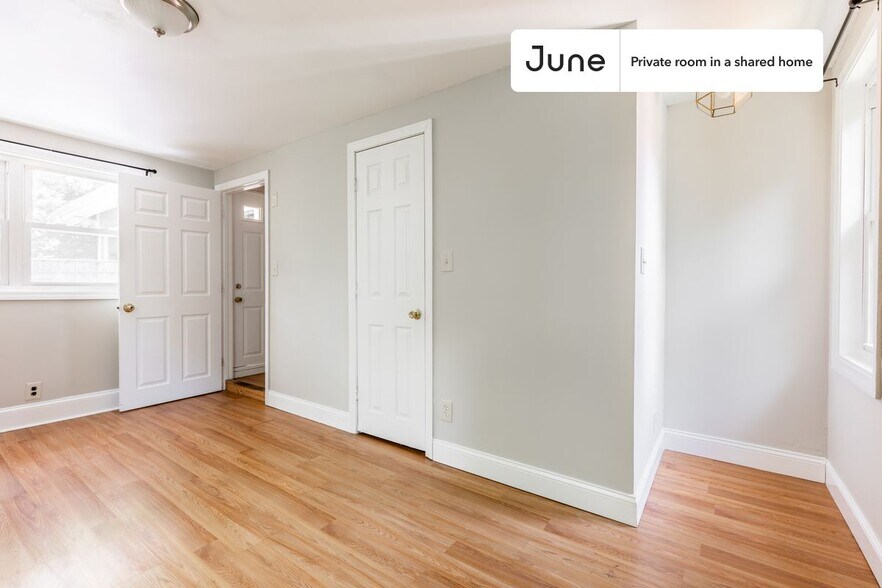 Building Photo - Room in Shared 9 bed/2 bath home in Brighton