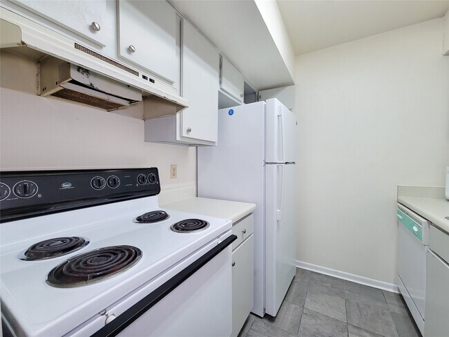 Building Photo - 8435 Hearth Dr