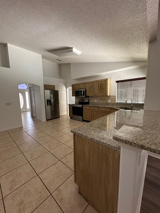 Building Photo - 231 Shady Oak Loop
