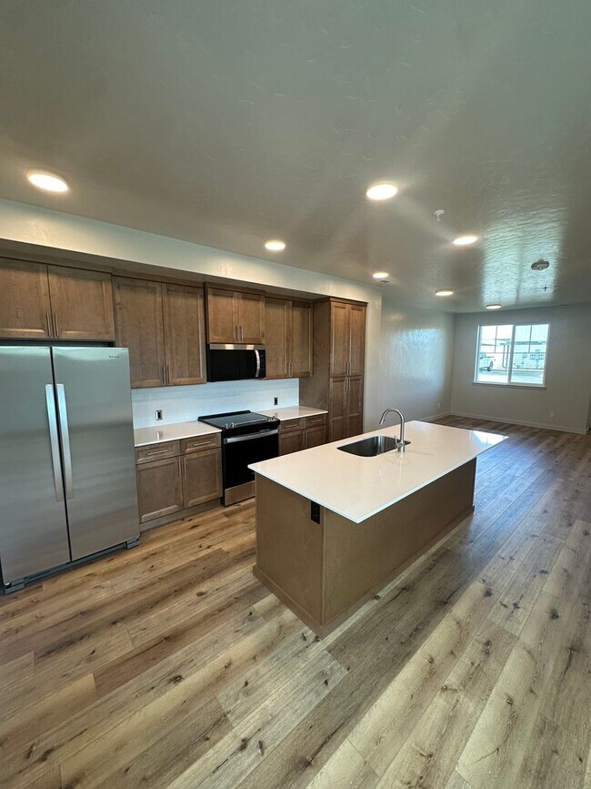 Building Photo - 4095 S Lone Pne Wy