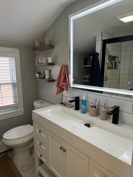 Building Photo - 23 Tiverton Pky