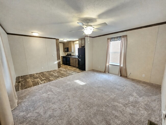 Building Photo - 215 Maple