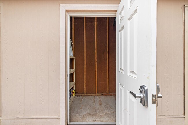 Building Photo - 3015 Old Bryan Dr